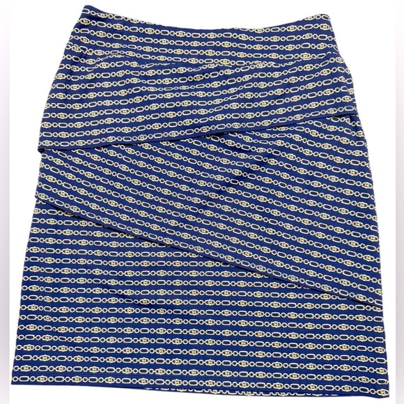 Size small J. McLaughlin skirt Navy and Gold Chain Print like-new condition - Picture 2 of 4